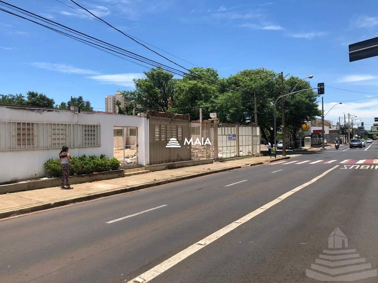 Terreno/Área para aluguel no Mercês: 