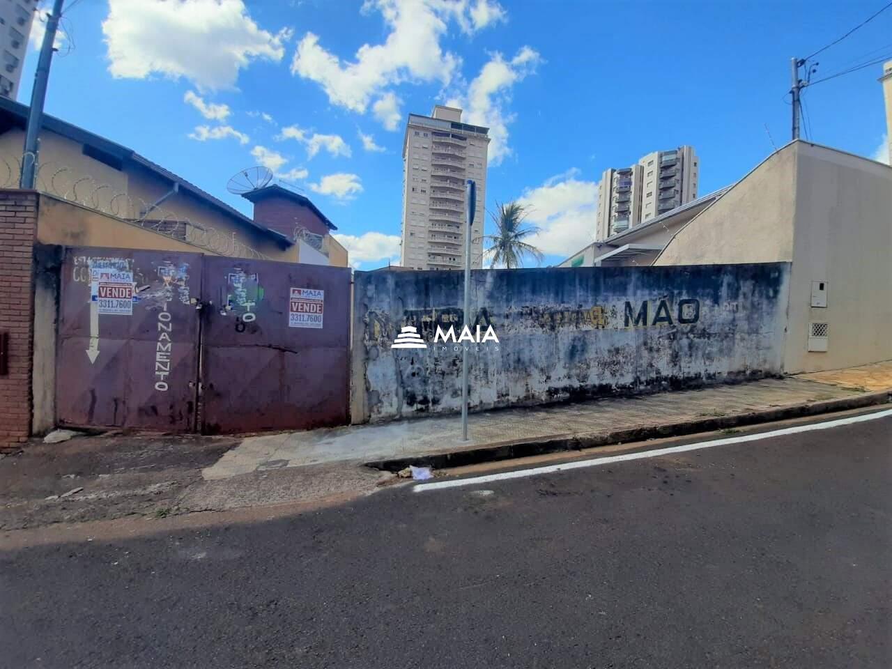 Terreno/Área à venda no Centro: 