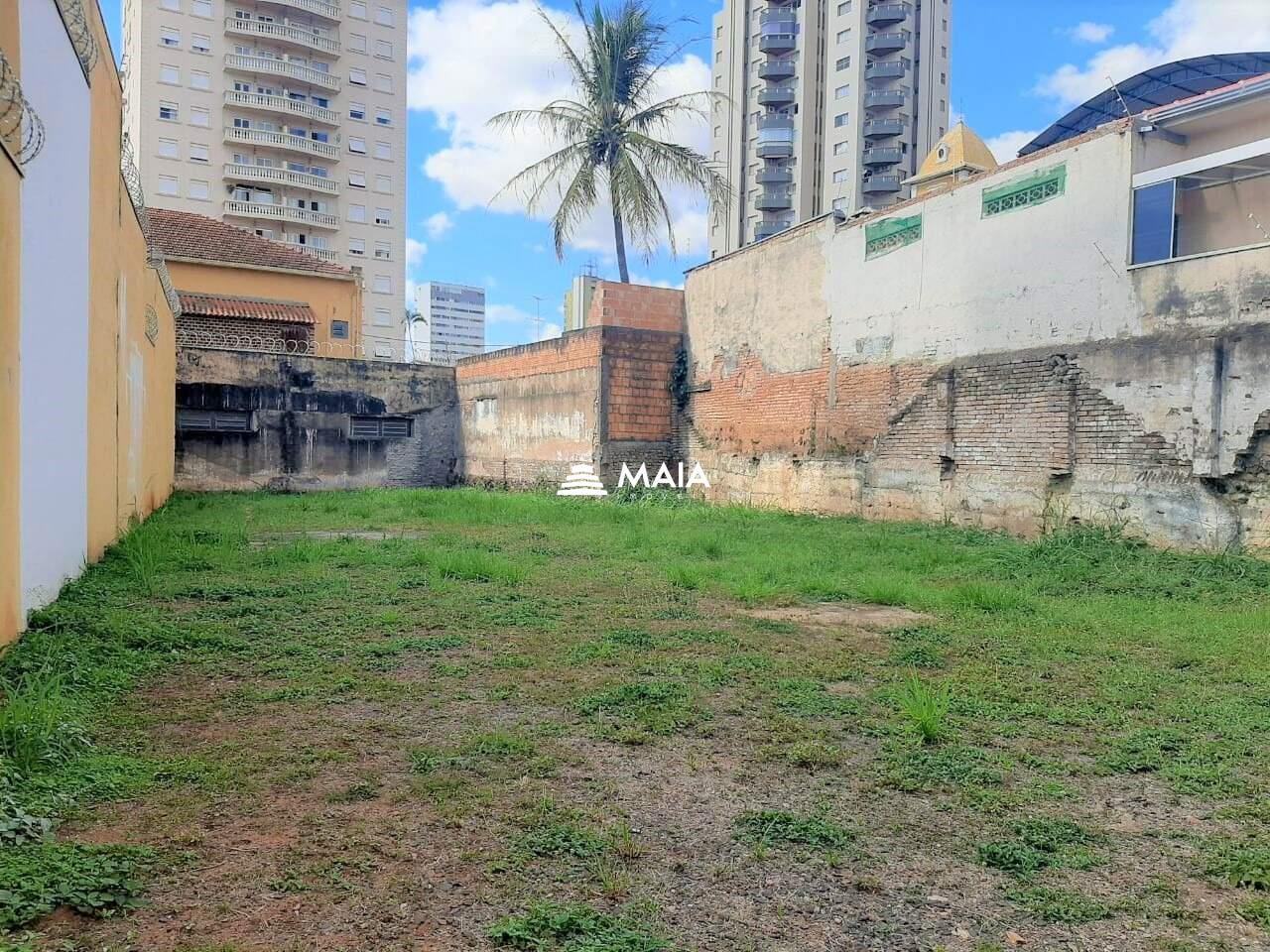 Terreno/Área à venda no Centro: 