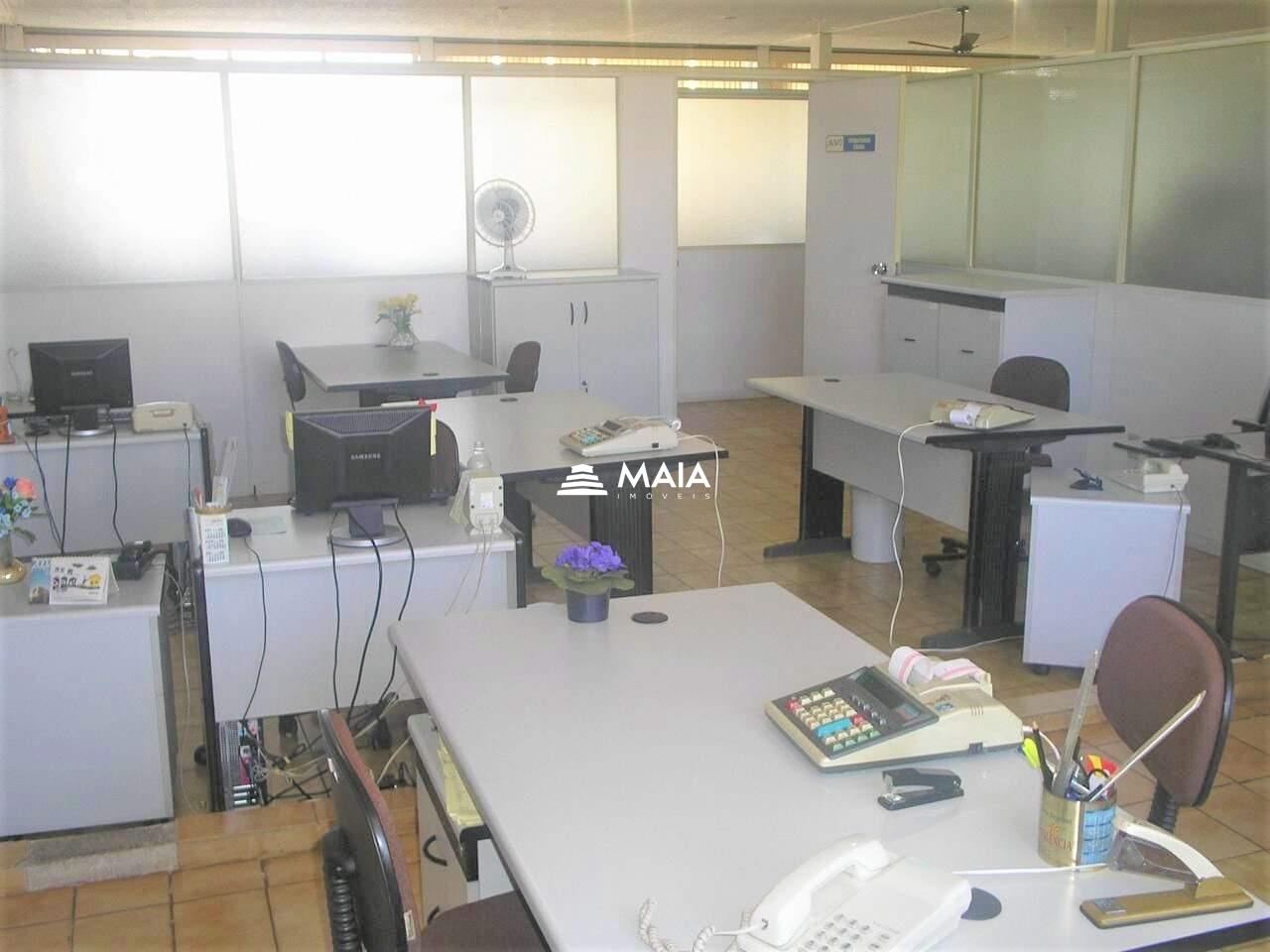 Comercial à venda no Mercês: 