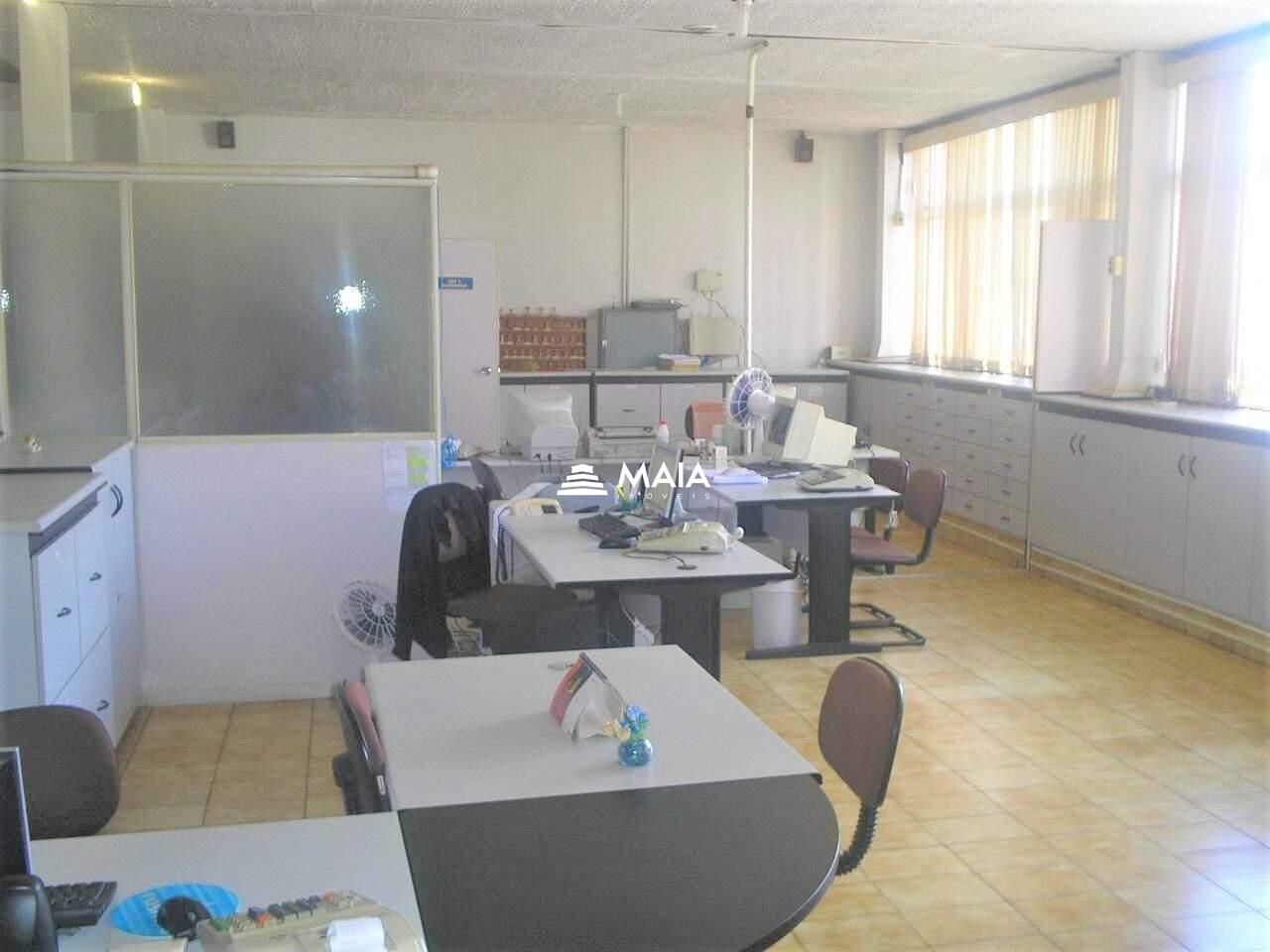 Comercial à venda no Mercês: 