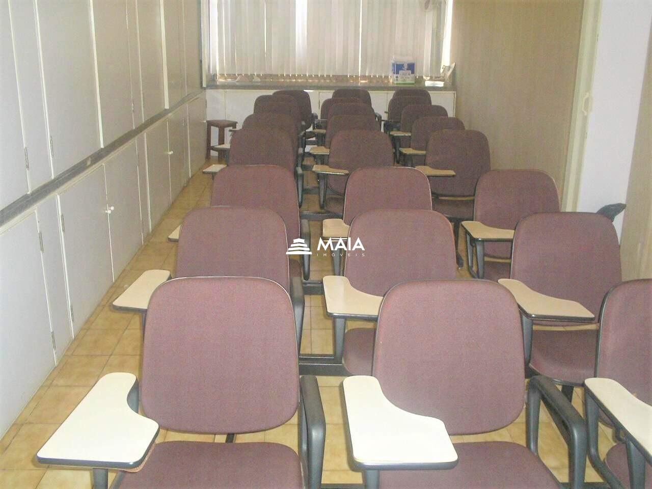 Comercial à venda no Mercês: 