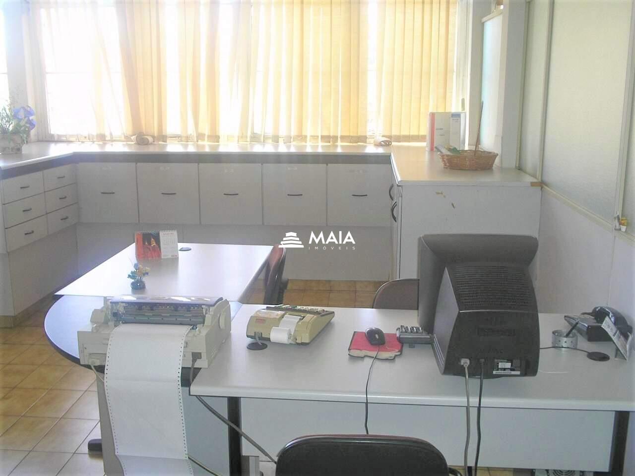 Comercial à venda no Mercês: 