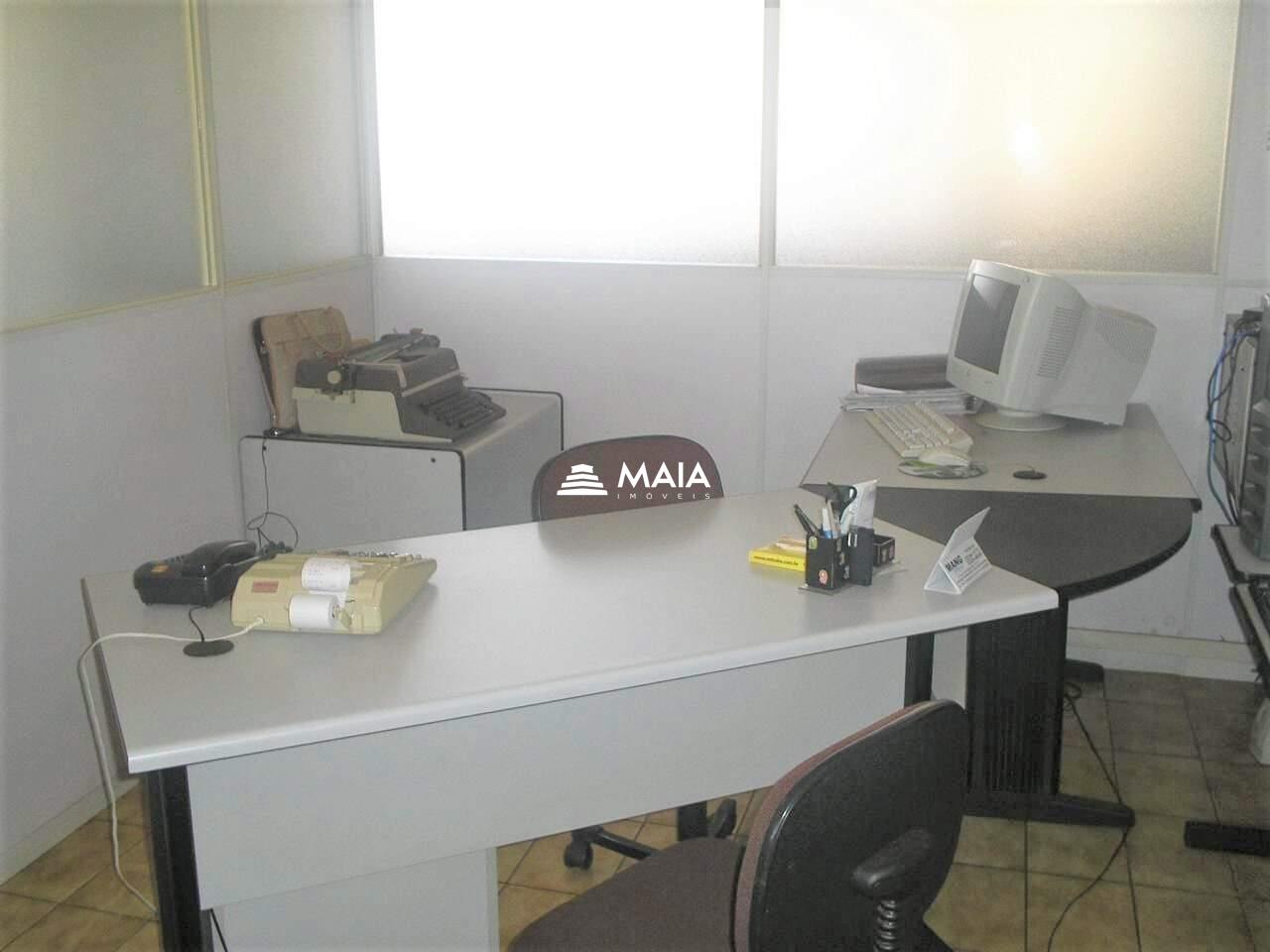 Comercial à venda no Mercês: 