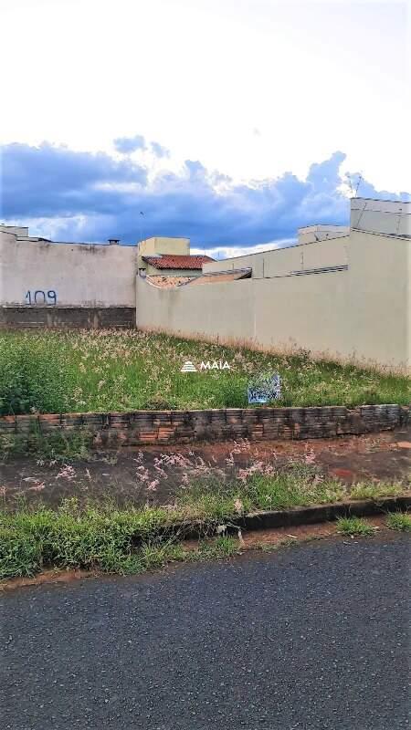 Terreno/Área à venda no Jardim Nenê Gomes: 