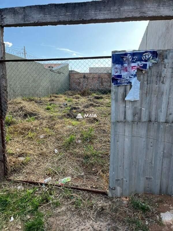 Terreno/Área à venda no Jardim Itália: 