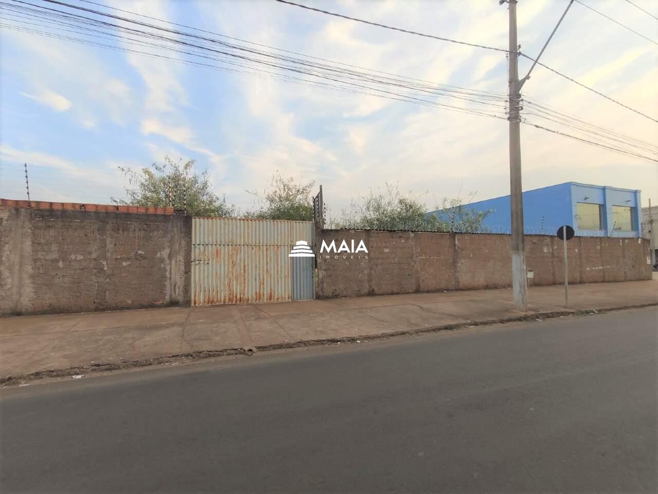 Terreno/Área à venda no Manoel Mendes: 