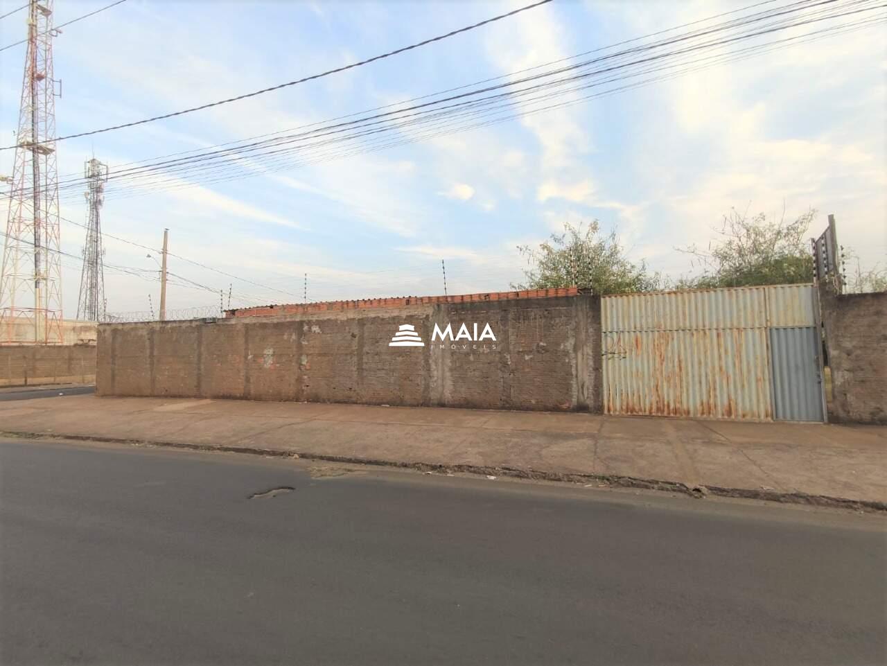 Terreno/Área à venda no Manoel Mendes: 