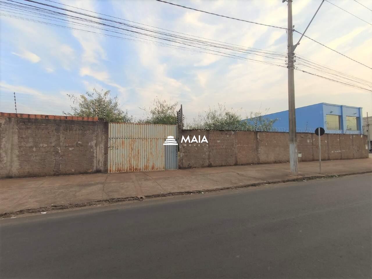 Terreno/Área à venda no Manoel Mendes: 