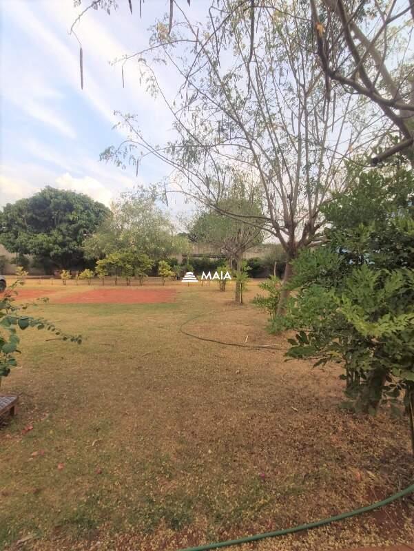 Terreno/Área à venda no Manoel Mendes: 