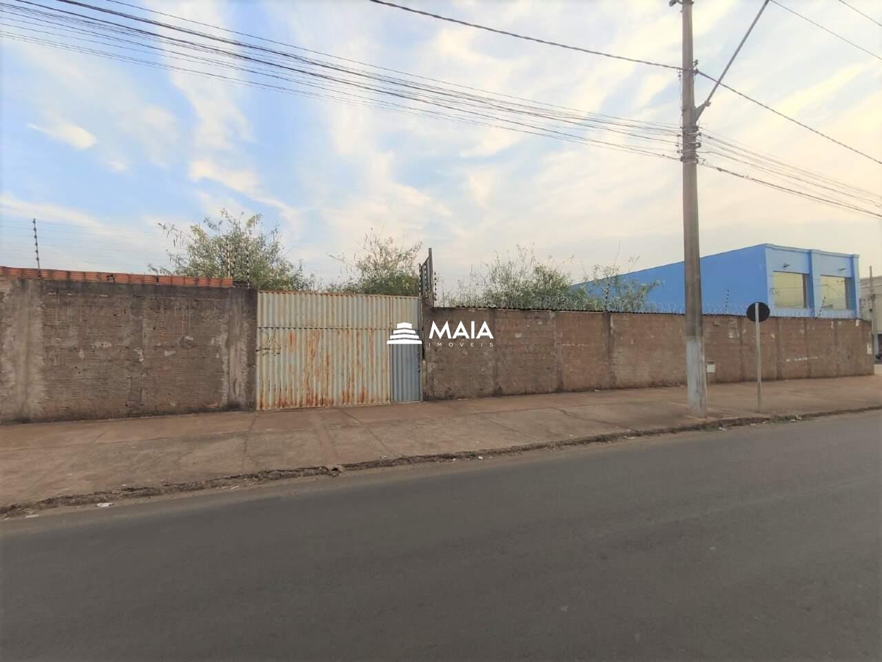 Terreno/Área à venda no Manoel Mendes: 