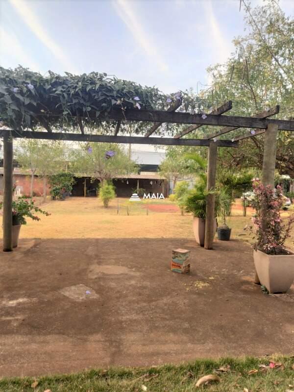 Terreno/Área à venda no Manoel Mendes: 