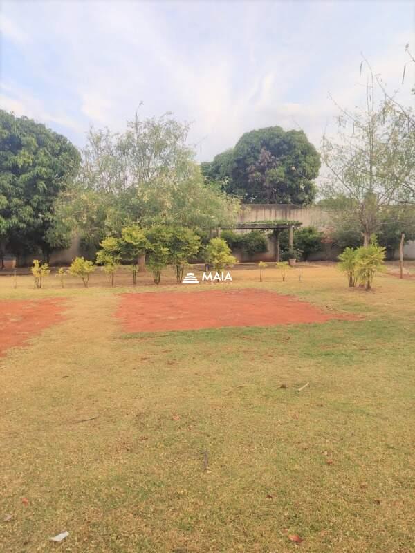 Terreno/Área à venda no Manoel Mendes: 