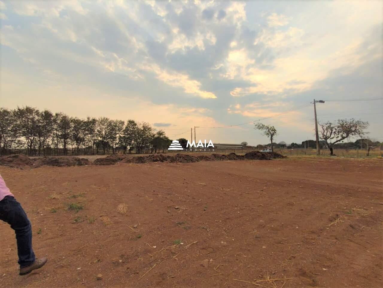 Terreno/Área à venda no Jardim Santa Clara: 