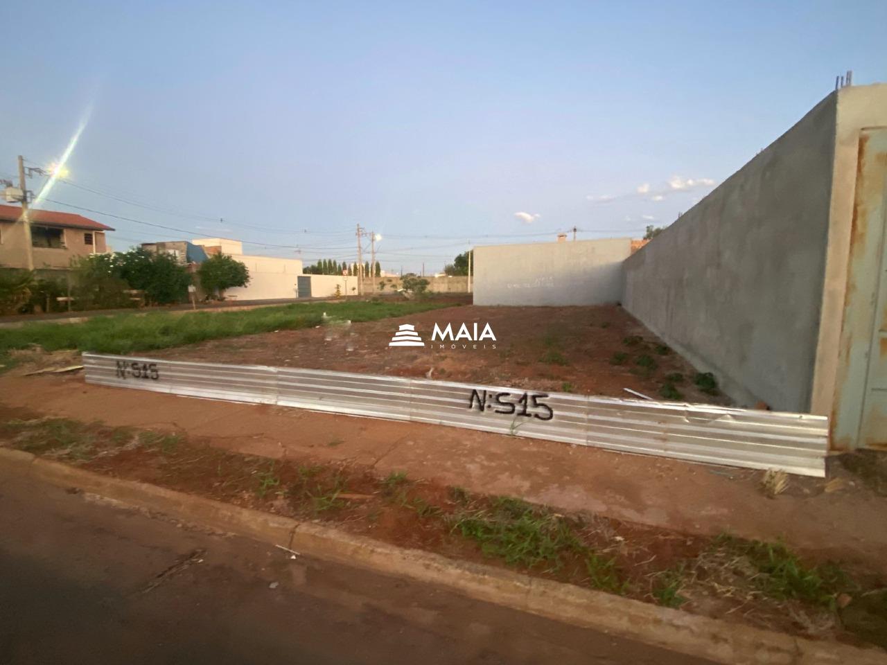 Terreno/Área à venda no Parque das Laranjeiras: 