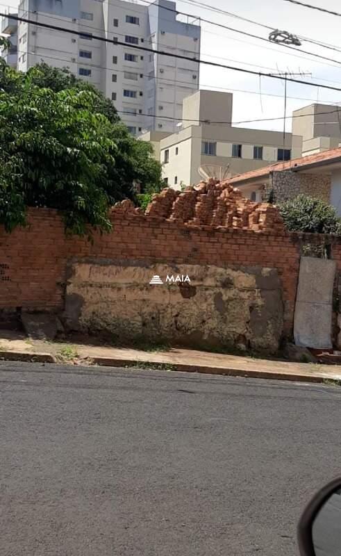 Terreno/Área à venda no Fabrício: 