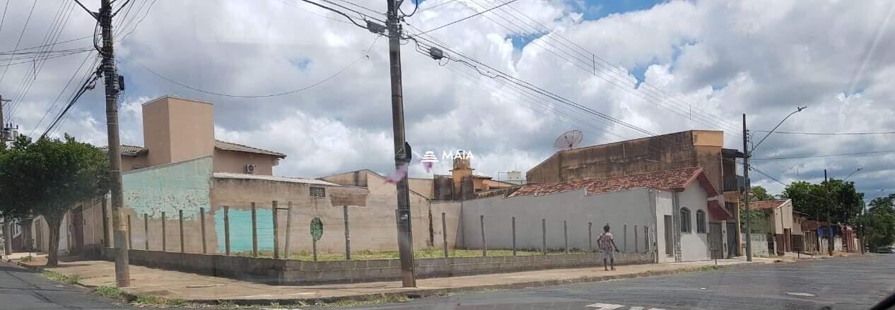 Terreno/Área à venda no Santa Maria: 