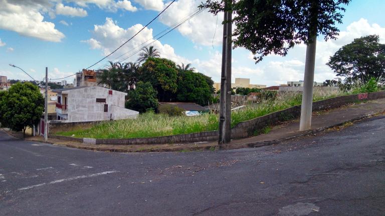 Terreno à venda no bairro Quinta da Boa Esperança 