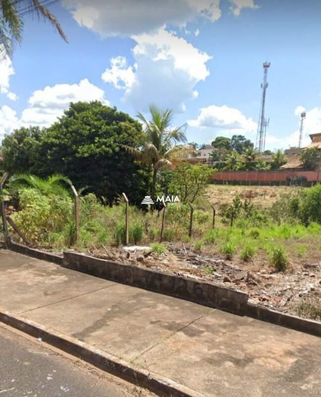 Terreno/Área à venda no Santa Maria: 