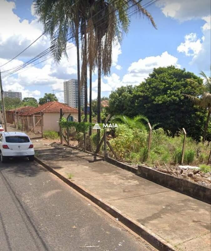 Terreno/Área à venda no Santa Maria: 