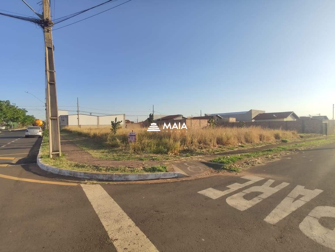 Terreno/Área à venda no Jardim Espanha: 