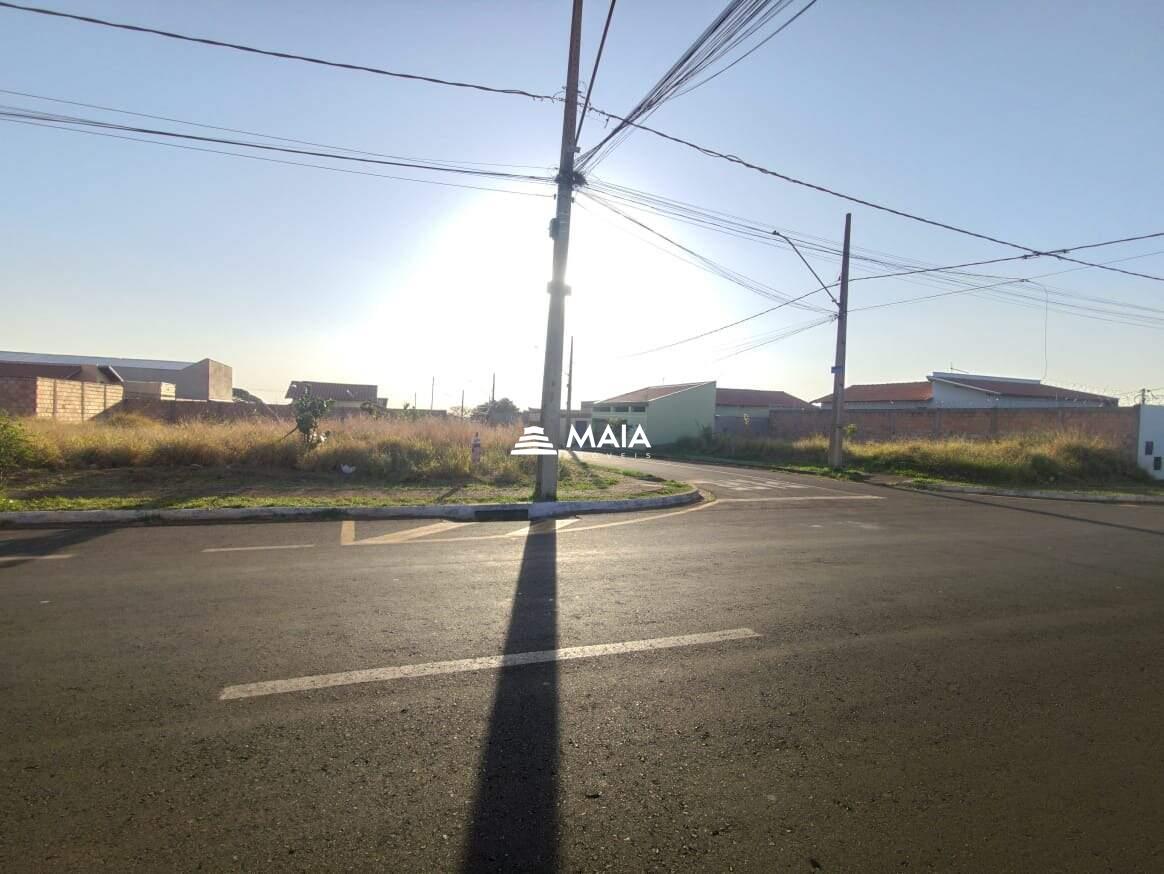 Terreno/Área à venda no Jardim Espanha: 