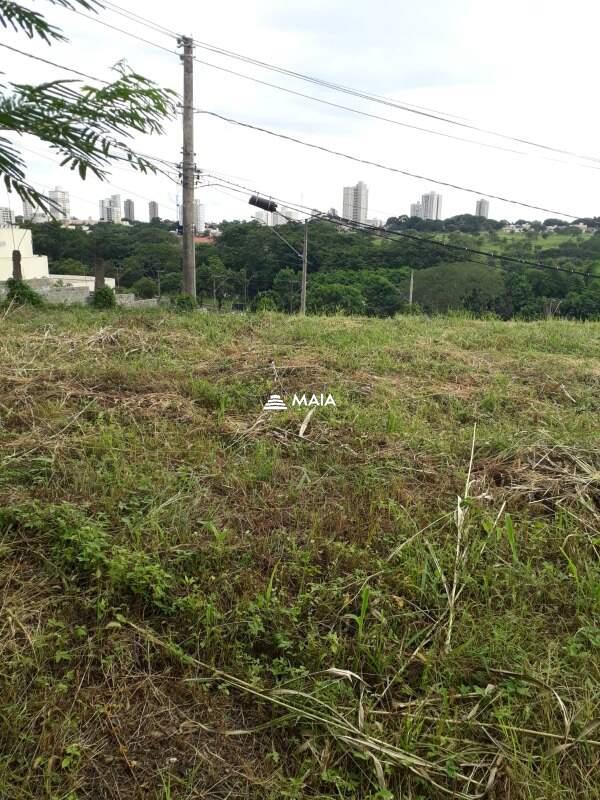 Terreno/Área à venda no Jardim São Bento: 