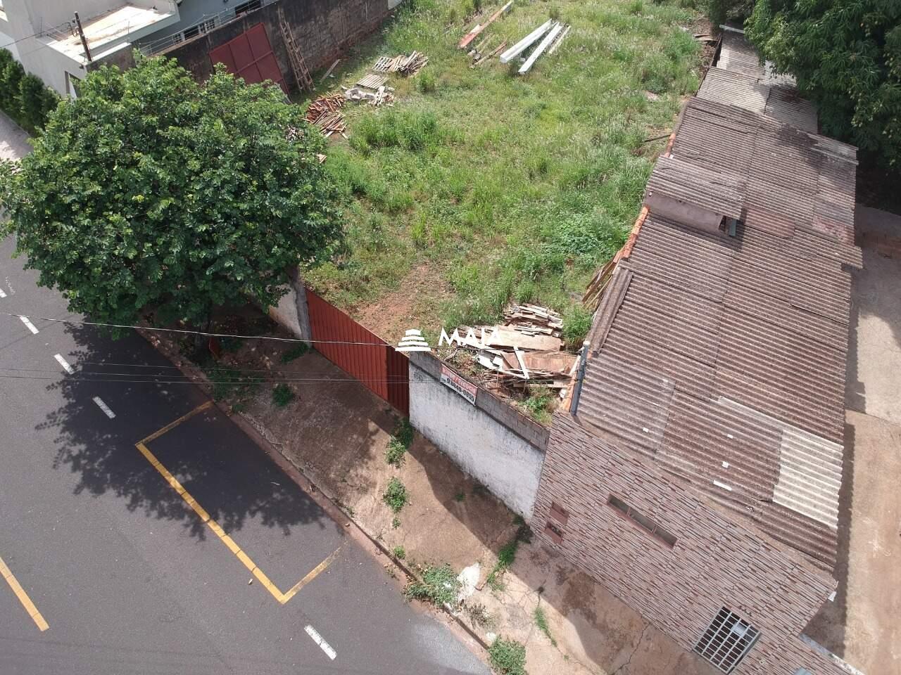 Terreno/Área à venda no Fabrício: 