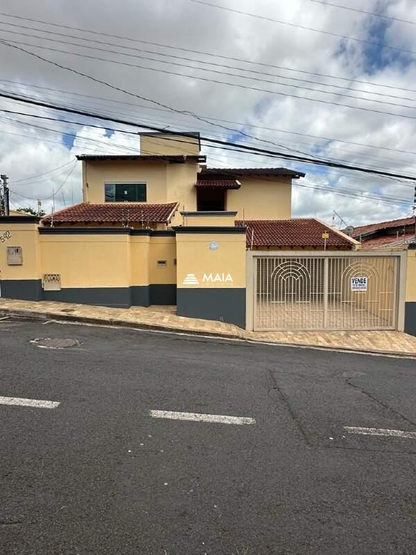 Casa à venda no bairro Vila Maria Helena