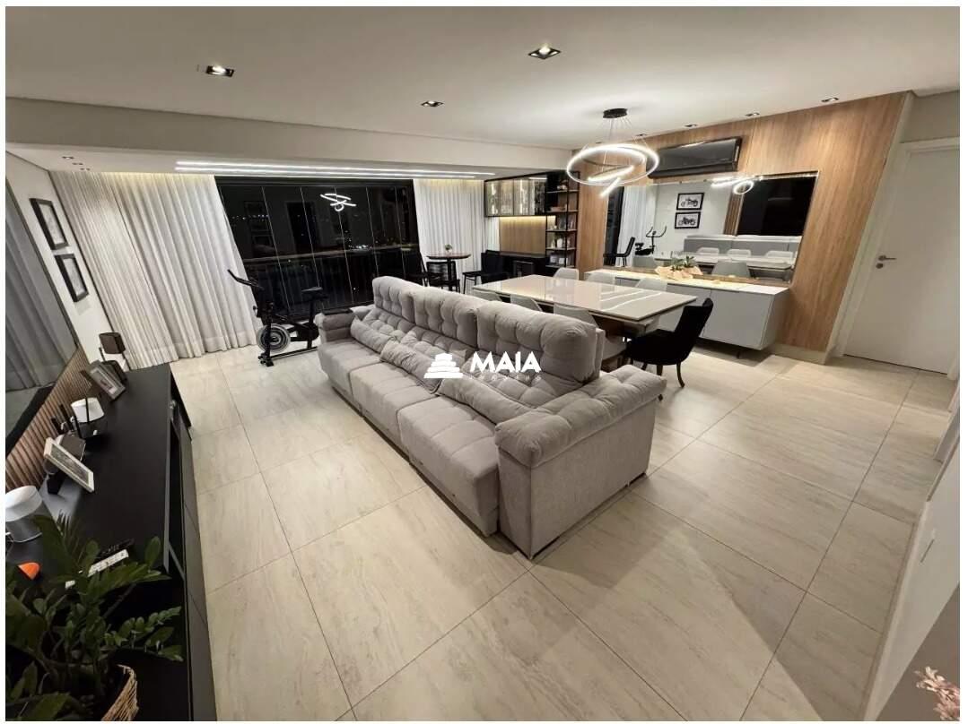 Apartamento à venda no Mercês: 