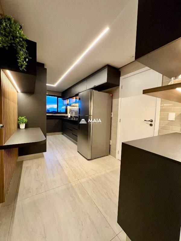 Apartamento à venda no Mercês: 