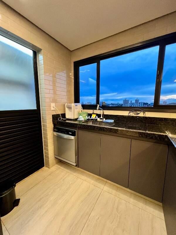 Apartamento à venda no Mercês: 