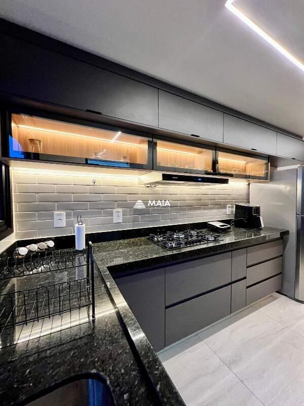 Apartamento à venda no Mercês: 