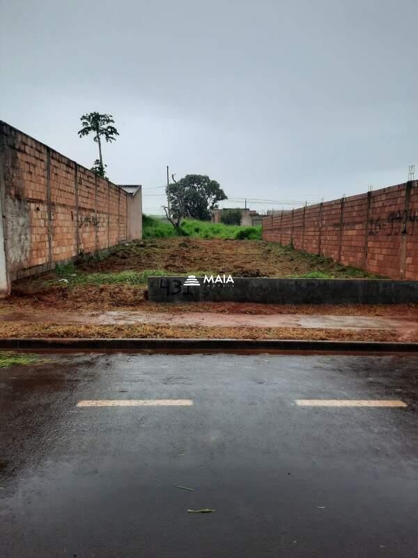 Terreno/Área à venda no Parque das Laranjeiras: 