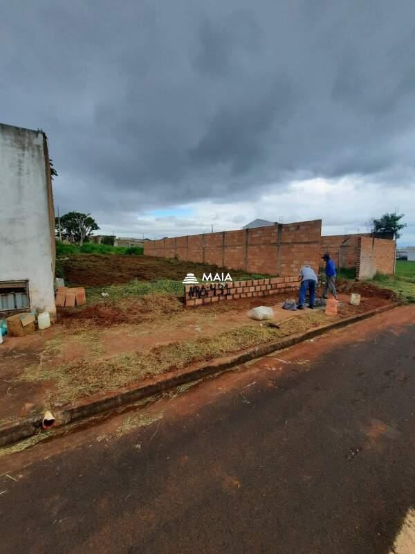 Terreno/Área à venda no Parque das Laranjeiras: 