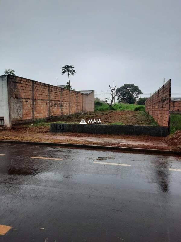Terreno/Área à venda no Parque das Laranjeiras: 