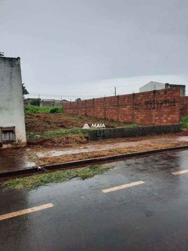Terreno/Área à venda no Parque das Laranjeiras: 
