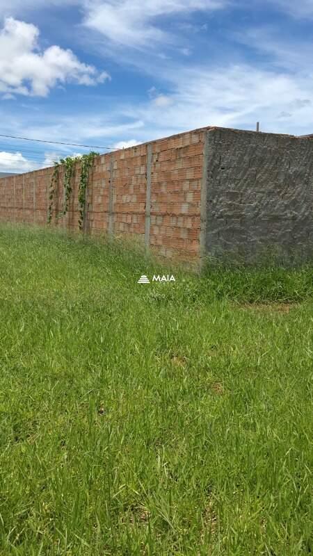 Terreno/Área à venda no Parque das Laranjeiras: 