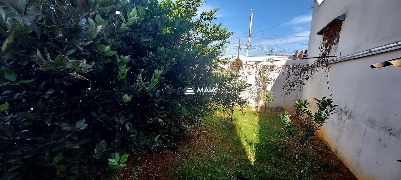 Terreno/Área à venda no Antonia Cândida: 