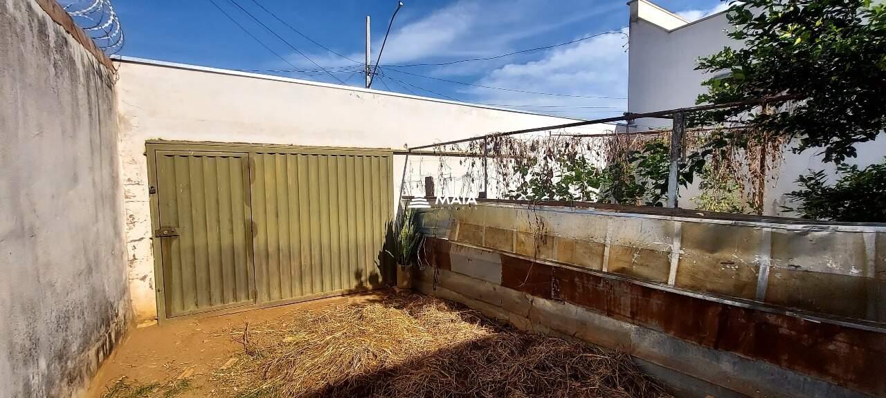 Terreno/Área à venda no Antonia Cândida: 