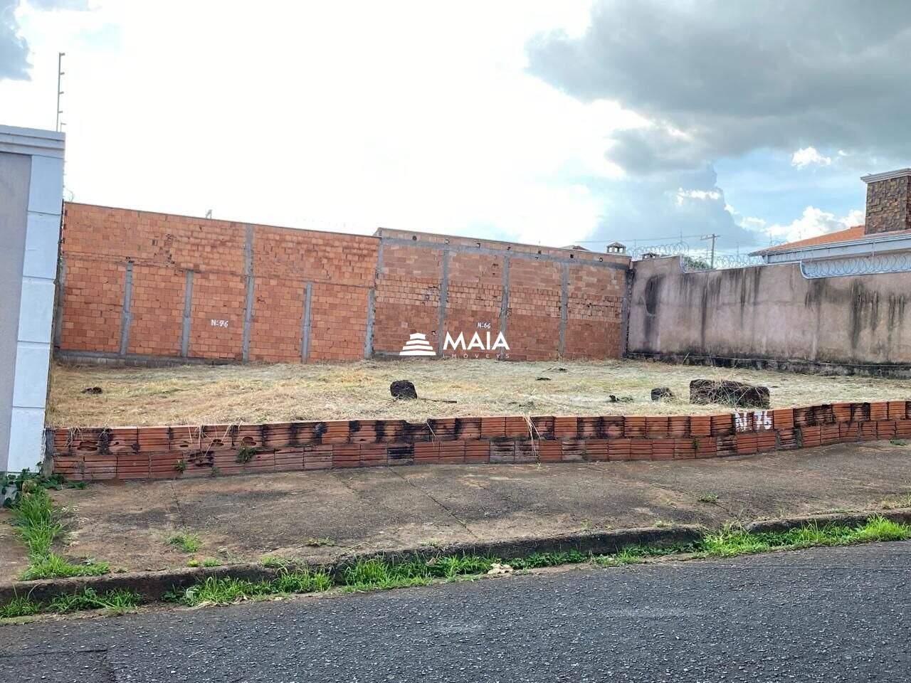 Terreno/Área à venda no Tita Rezende: 