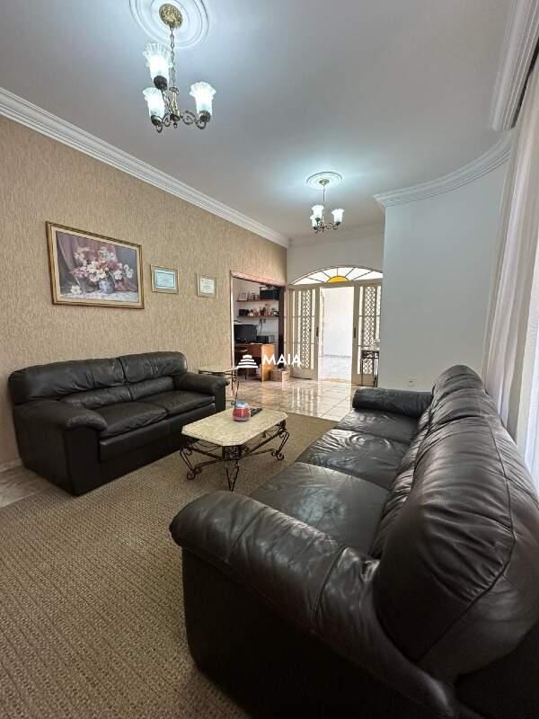 Casa à venda no Santos Dumont: 