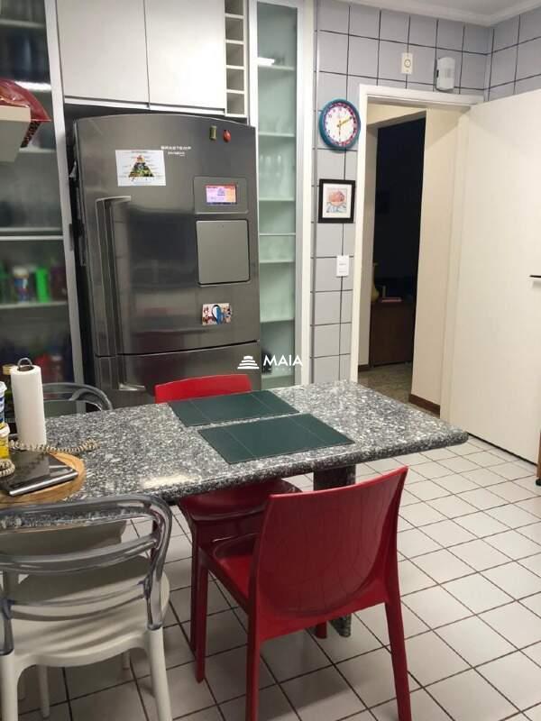 Apartamento à venda no Mercês: 