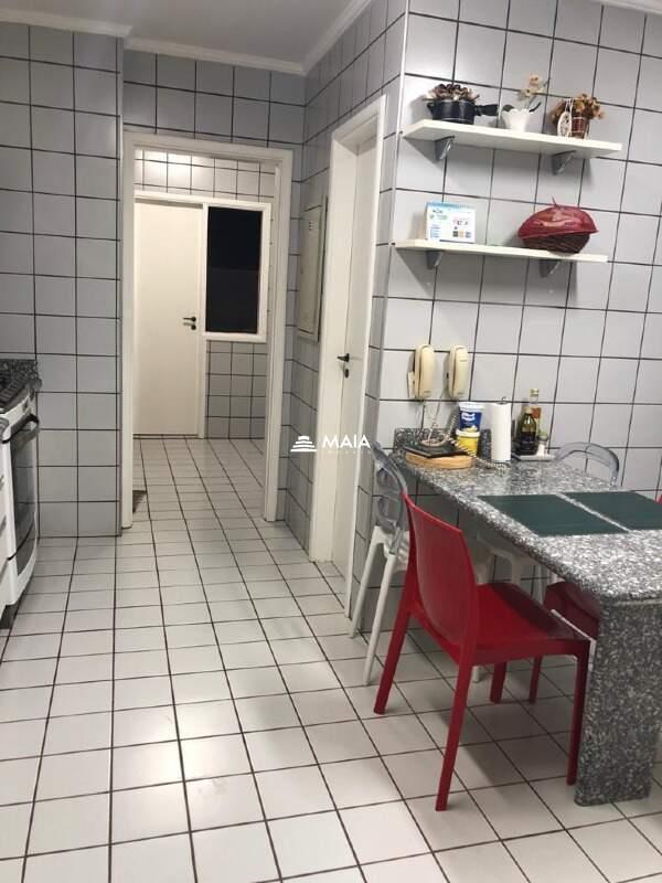 Apartamento à venda no Mercês: 