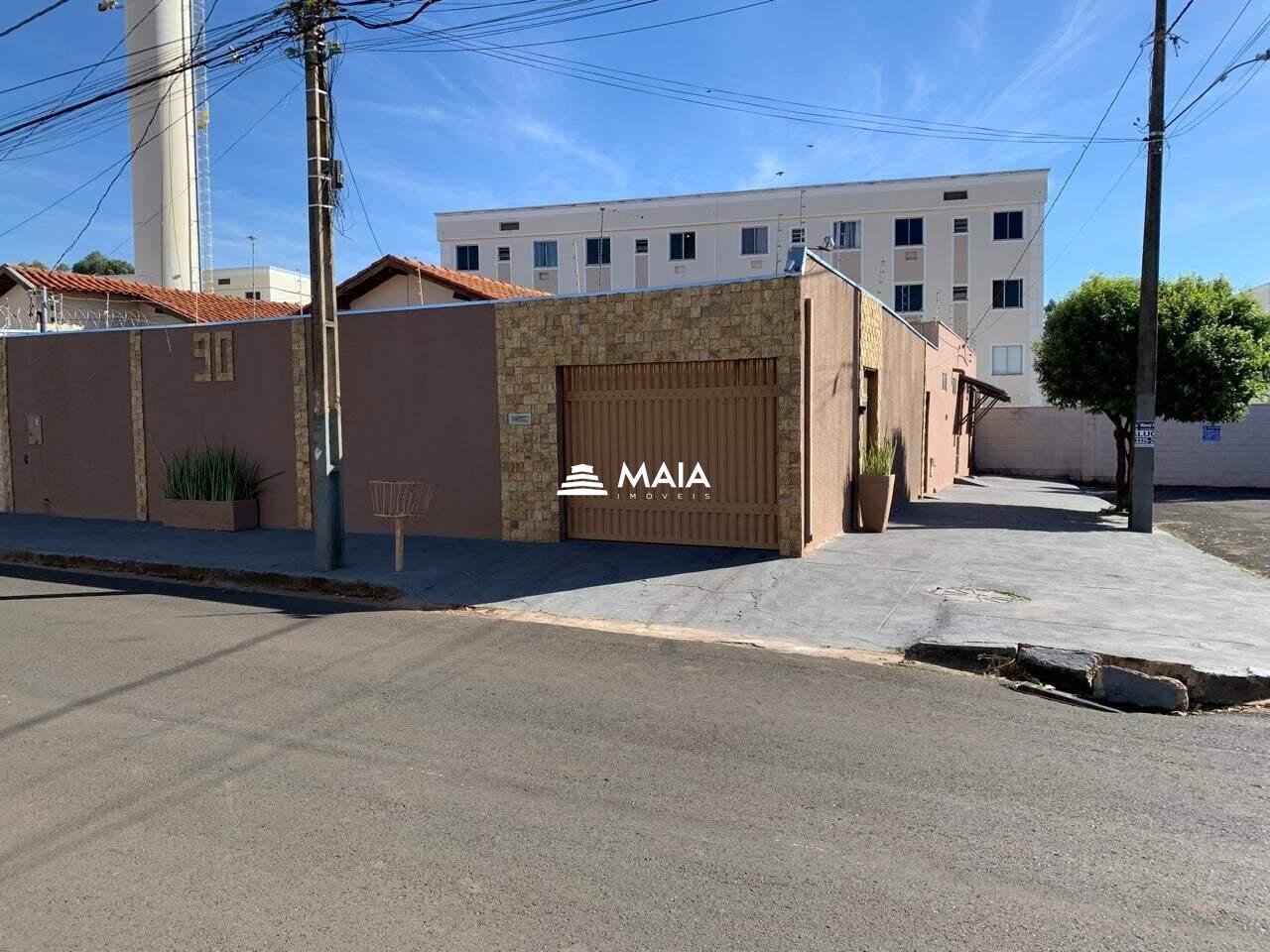 Casa com galpão comercial no Residencial Palmeiras