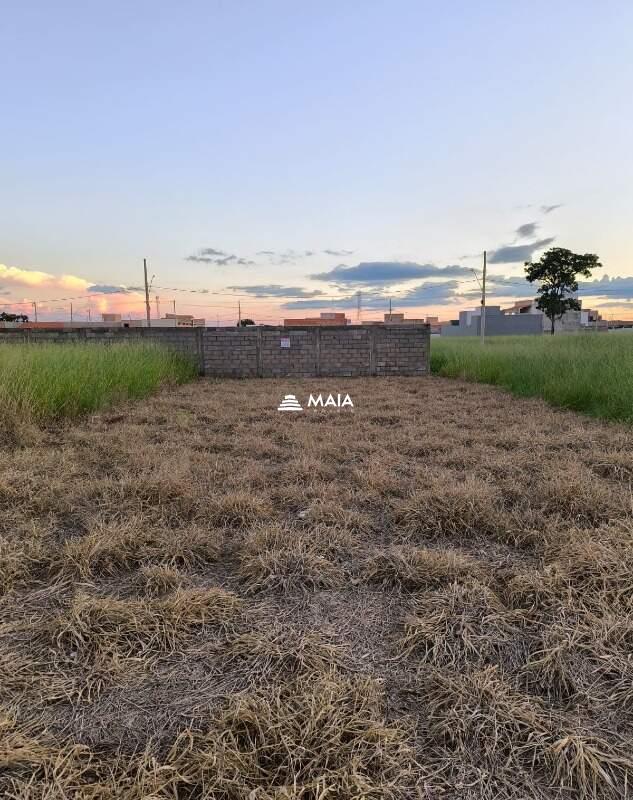 Terreno à venda no Parque das Laranjeiras
