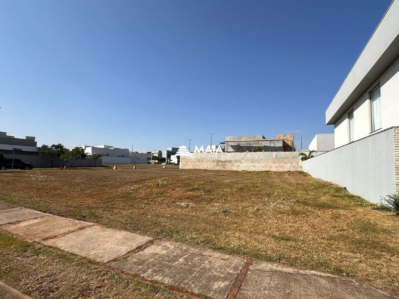 Terreno à venda no Condomínio Cyrela I