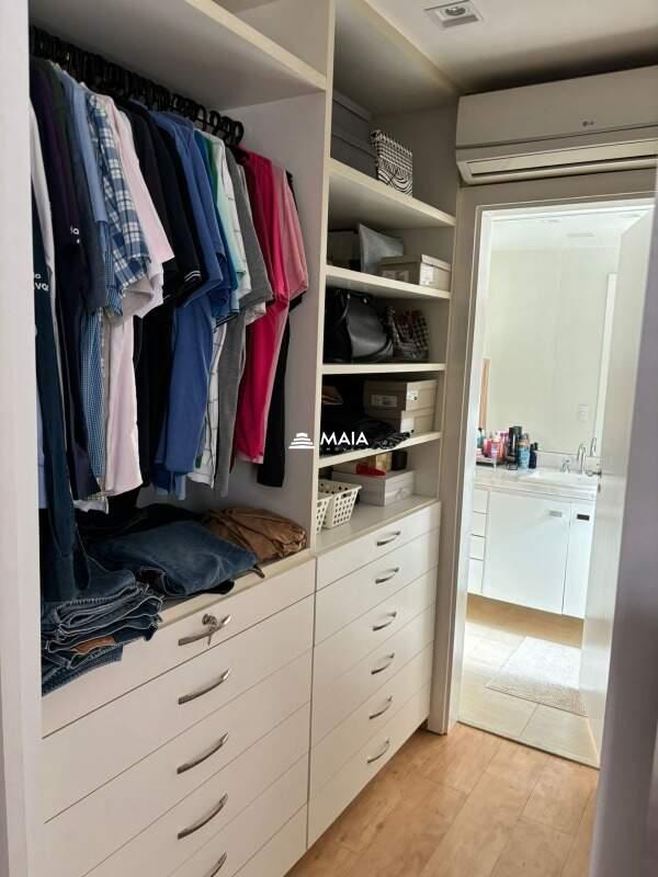 Apartamento à venda no Mercês: 