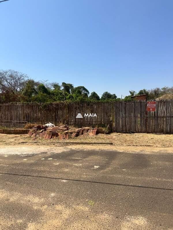 Terreno/Área à venda no Jardim Nenê Gomes: 