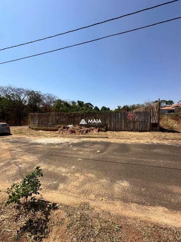 Terreno/Área à venda no Jardim Nenê Gomes: 